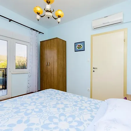 Apartments Vinko Trogir Exterior photo