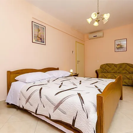 Apartments Vinko Trogir Exterior photo